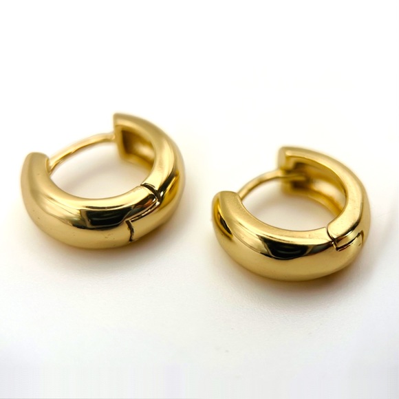 14k Gold huggie hoops - Picture 2 of 6